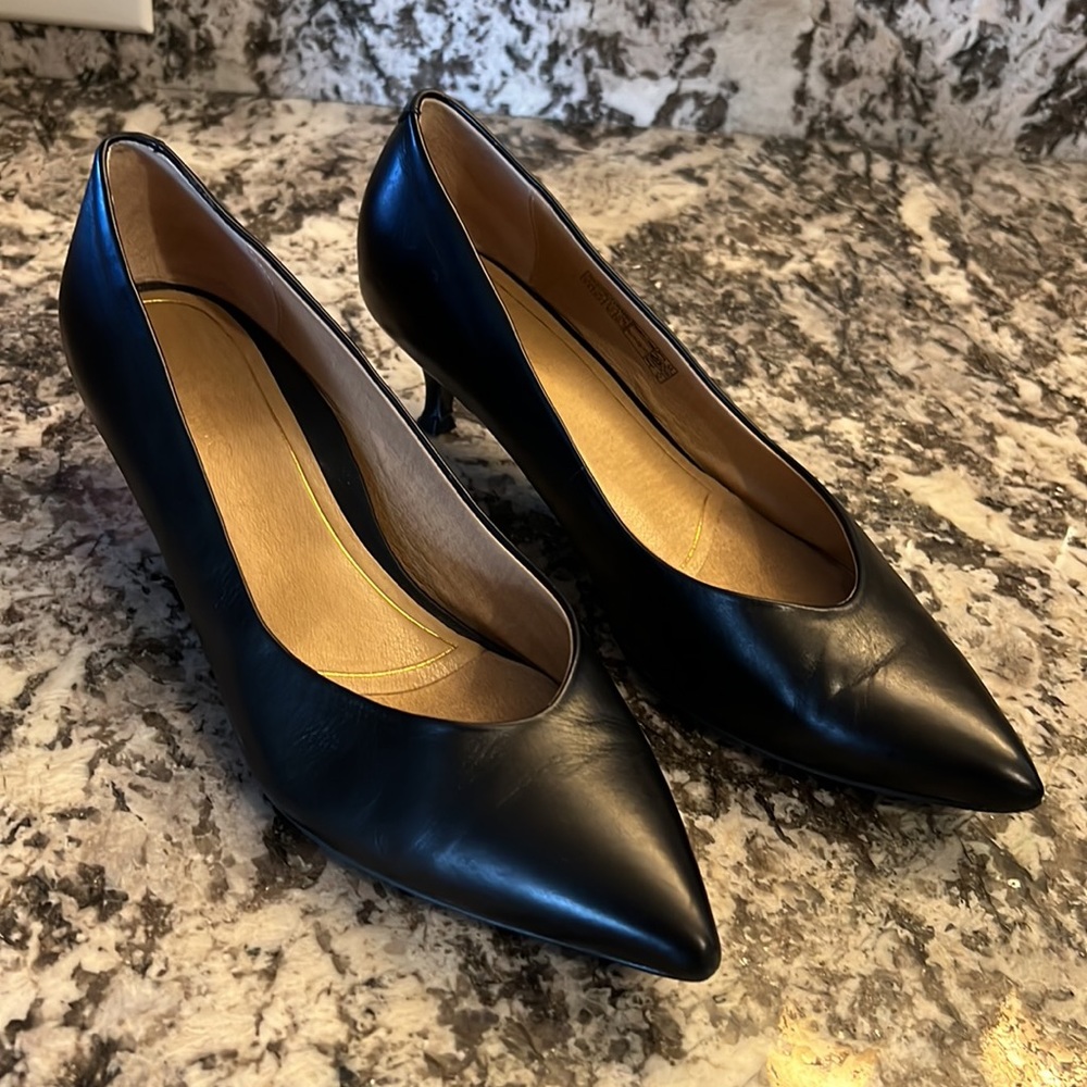 Vionic Women's 8.5 Kit Josie Black Leather Low-heel